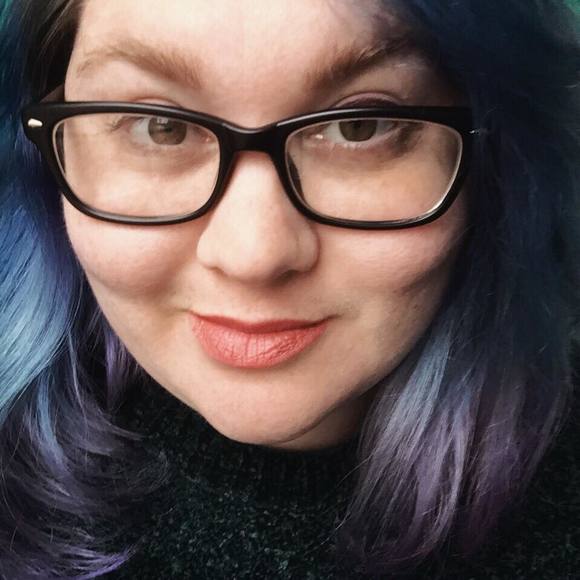 Meet your Posher, Courtney - Picture 1 of 1